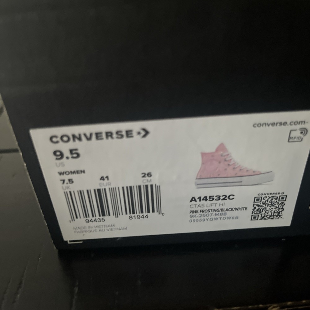 Converse Chuck Taylor Pink High-Top Platform Sneakers Stud & Bow Women 9.5 NEW - Picture 2 of 5
